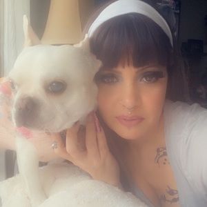 Meet your Posher, Angela